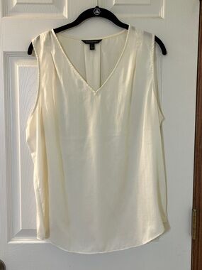 Banana Republic Sheer Ivory Cream V-Neck Silky Tank 100% Polyester Women’s Large